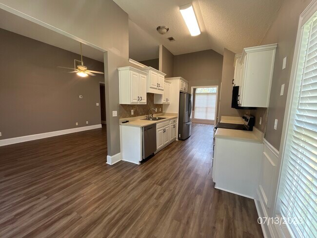 Foto del edificio - 147 River Park Cir