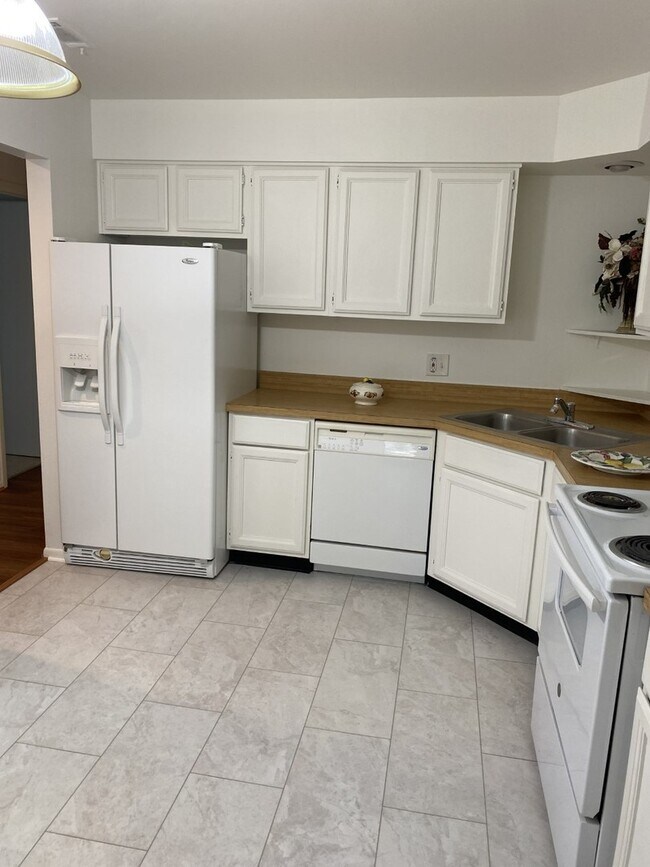 Building Photo - 1026 Castilian Ct