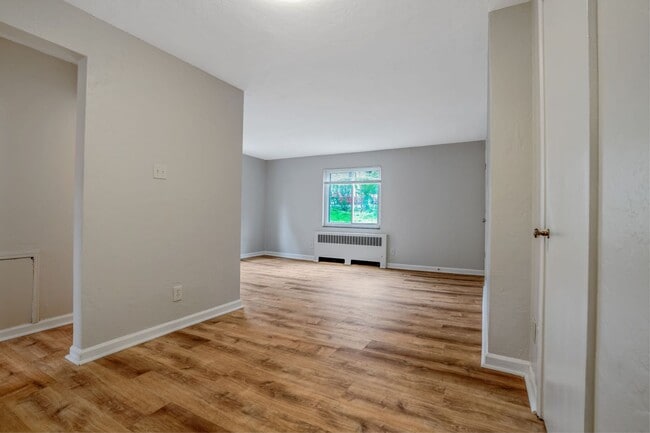Building Photo - Updated 1 Bedroom with Deck and Garage space!