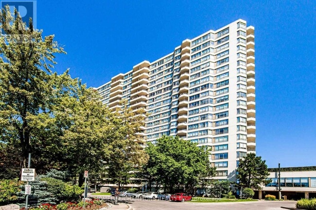 Building Photo - 5 Greystone Walk Dr