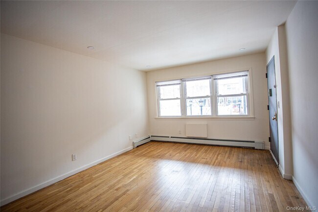 Foto del edificio - 765 Shore Rd