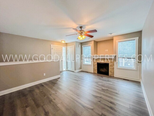 Foto del edificio - Reduced Price!!! Spacious Newly remodeled ...