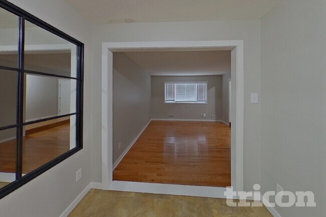 Foto del edificio - 1420 Boone Ave N