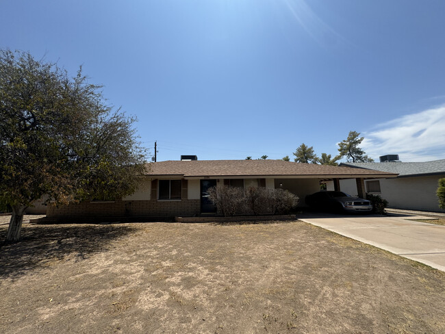 Building Photo - 1155 E Geneva Dr