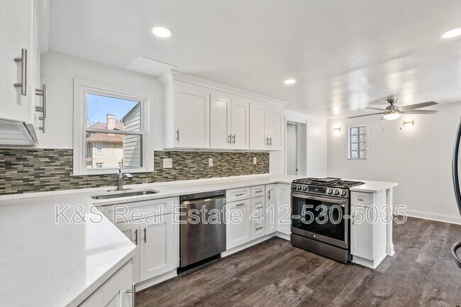 Photo - 1344 Fallowfield Ave House