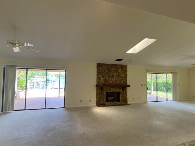 Foto del edificio - 12128 Prosperity Farms Rd