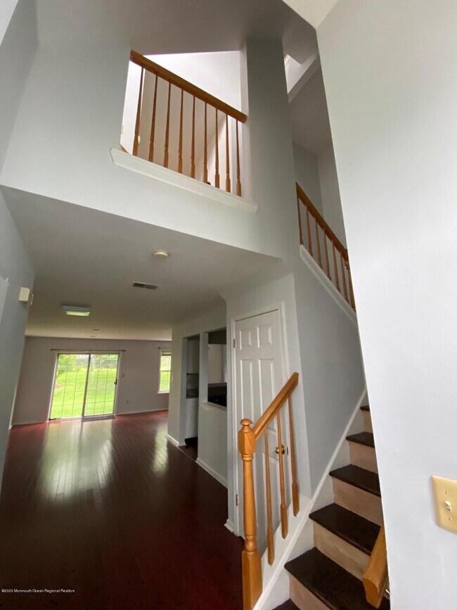 Building Photo - 857 Mariposa Ct