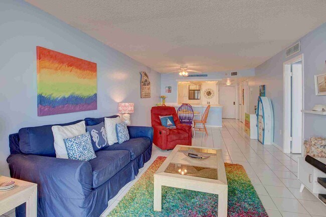 Living room - 9900 S Ocean Dr