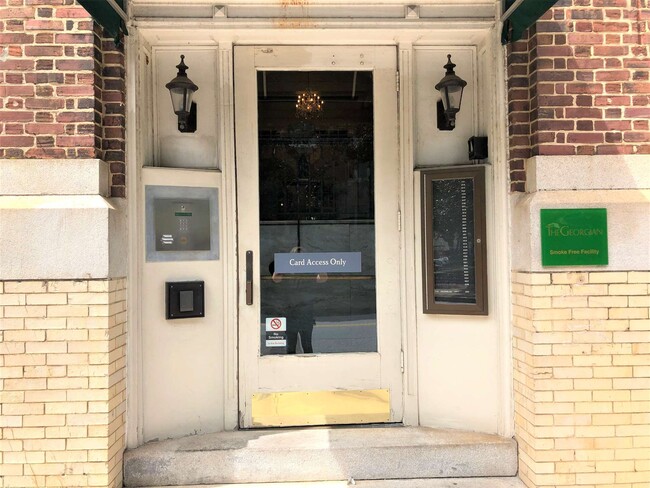 Building Photo - 247 E Washington St