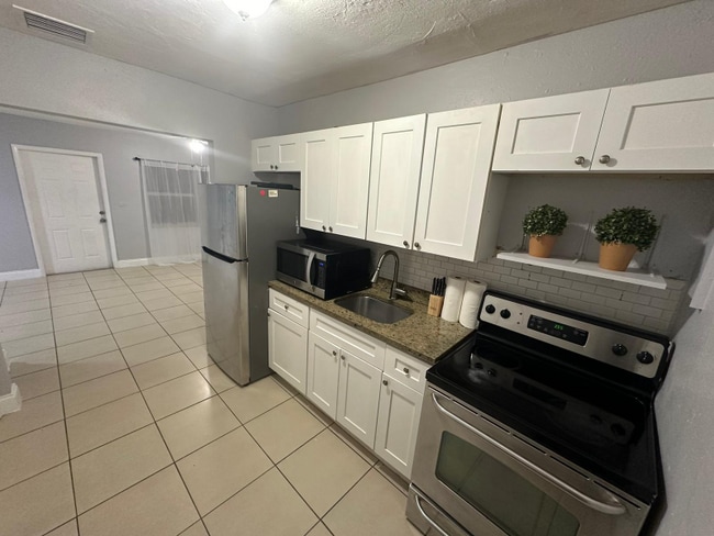 Foto del edificio - 1450 NW 24th Terrace