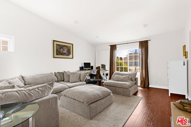 Foto del edificio - 13223 Arabella St