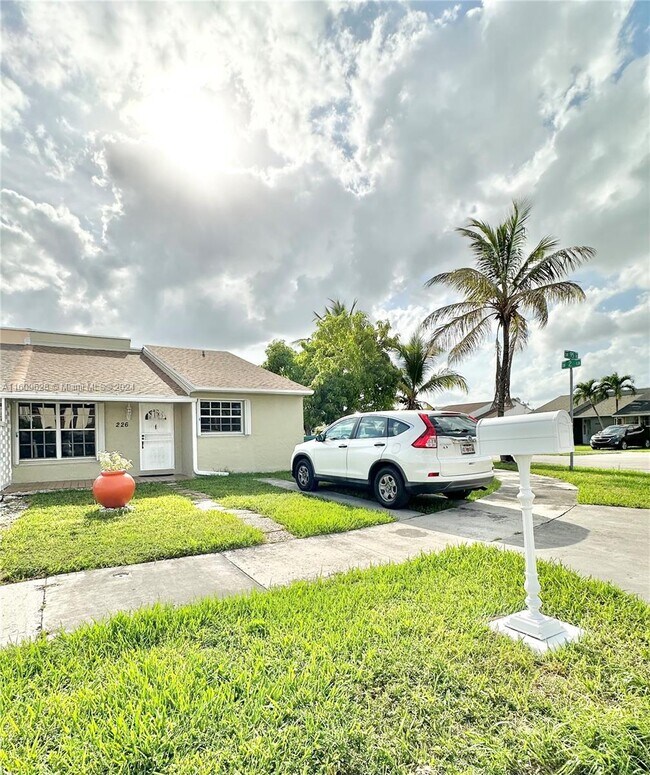 Building Photo - 226 SW 95th Pl