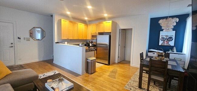 Building Photo - RIVER WEST - BEAUTIFIL 2BD/2BTH CONDO FOR ...