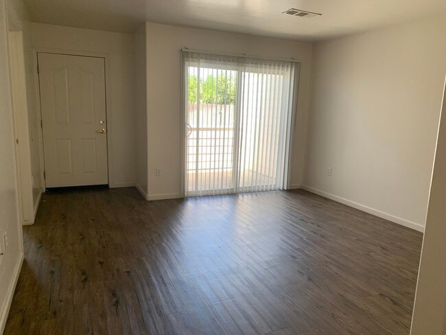 Foto del edificio - 411 N Park St