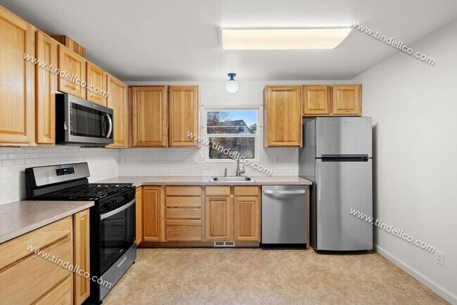 Foto del edificio - Cozy 2BR Corner Lot Home with Garage, Shed & Fenced Yard!