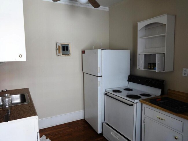 Building Photo - 208 East Stone Avenue Unit 7