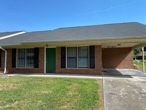 Building Photo - 5 Deerfield Dr