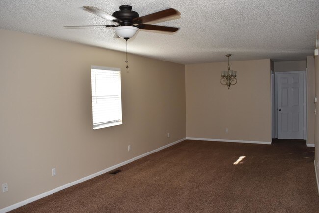 Foto del edificio - 2923 Bluff Ridge Dr