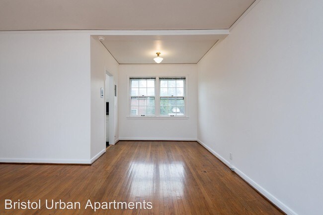 Foto del edificio - 5500 NE Sandycrest Terrace