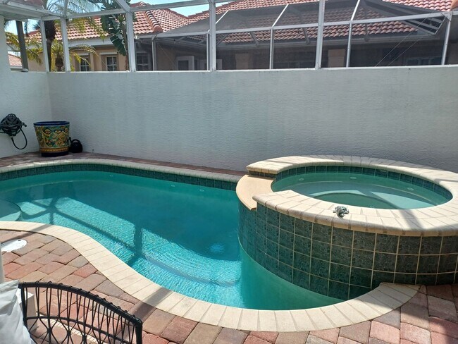 Foto del edificio - 14021 Bently Cir