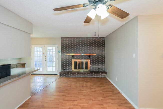 Foto del edificio - 2614 Chevy Chase Dr