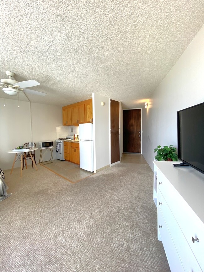 Building Photo - 750 Amana St