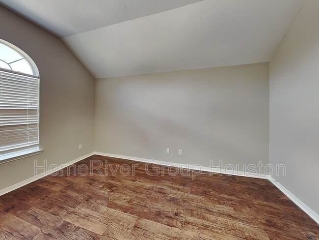 Building Photo - 2303 Cardinal Elm St