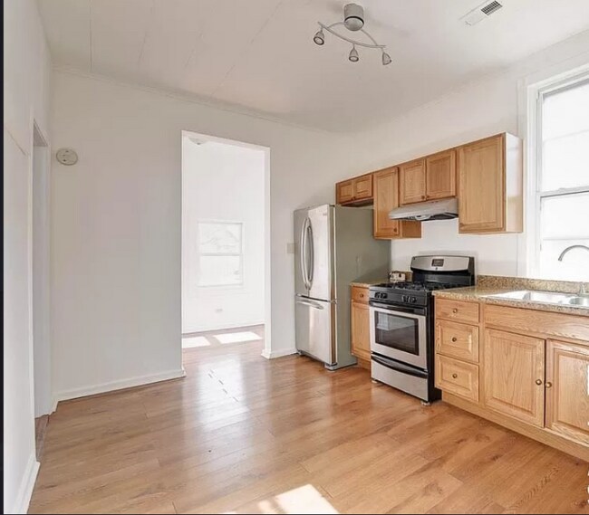Building Photo - 1735 N Kimball Ave