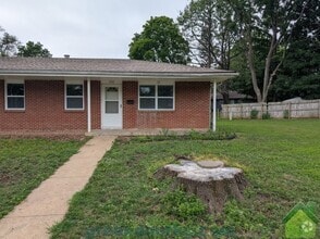 Building Photo - 420 Holiday Dr