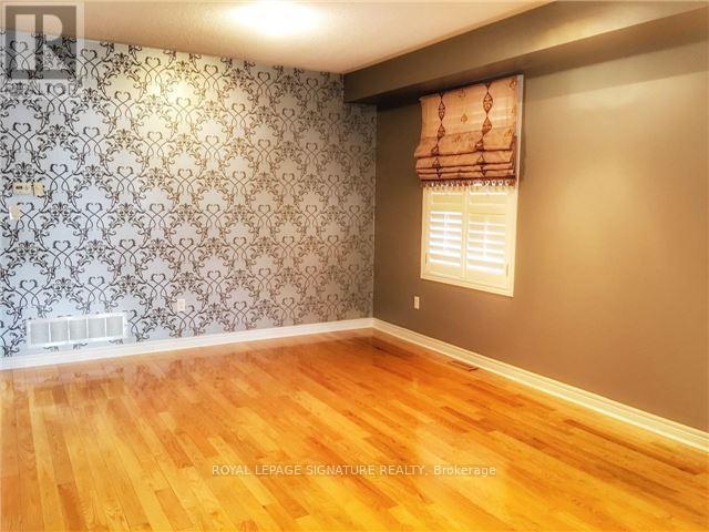 Photo du bâtiment - 110 Deerwood Crescent