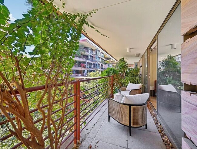 Foto del edificio - 7131 E Rancho Vista Dr