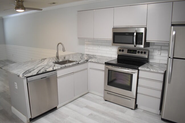 Building Photo - 522 S Kerr Ave