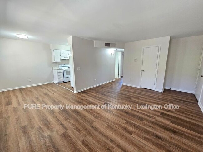 Building Photo - 459 Sycamore Court