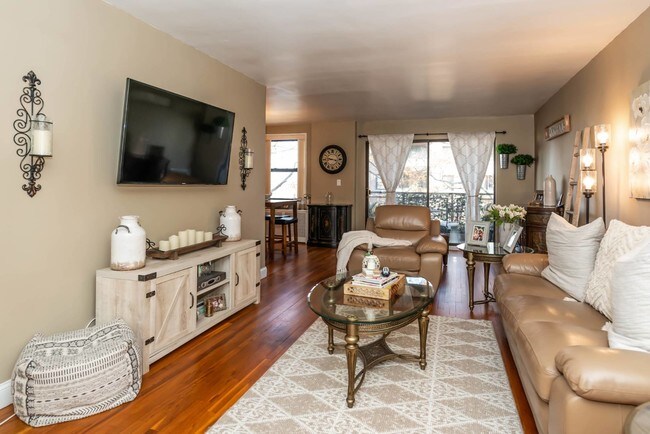 Foto del edificio - 4 Birchwood Ct