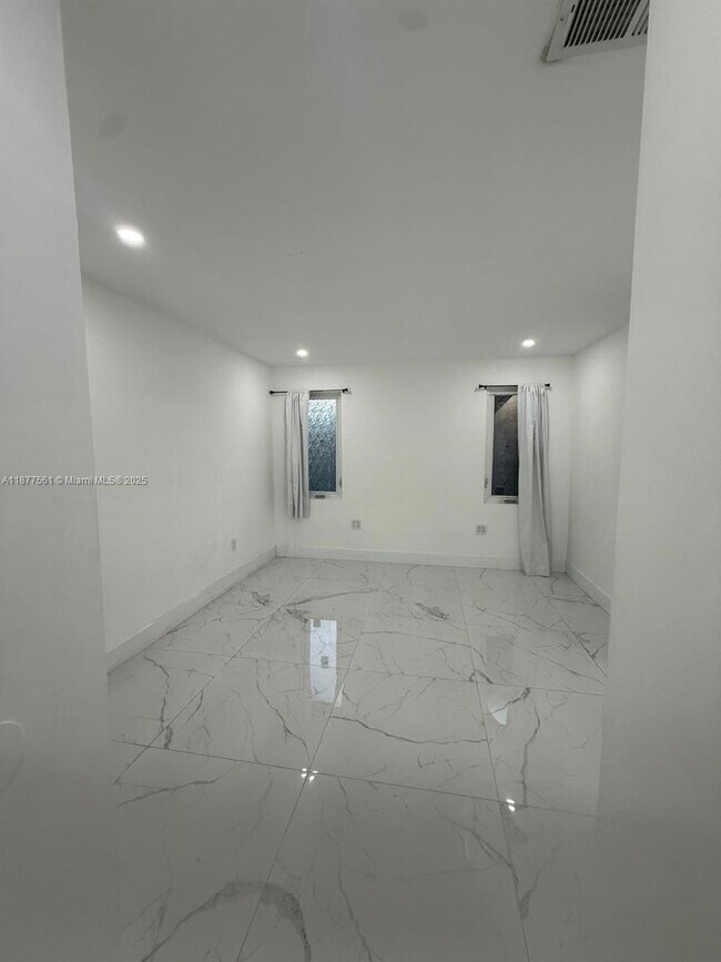 Foto del edificio - 2410 SW 143rd Ct