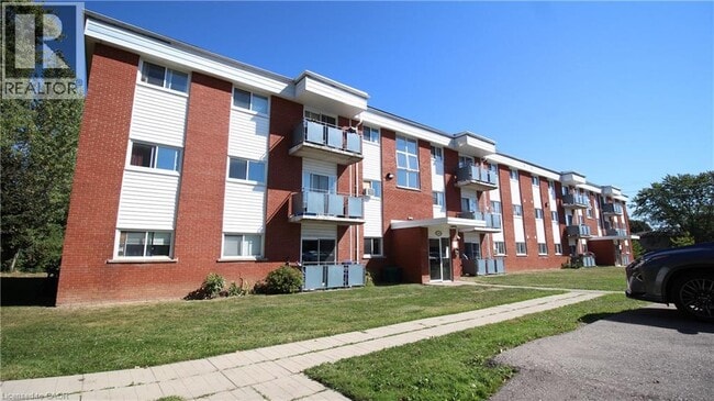 Building Photo - 529 Parkside Dr