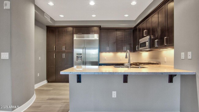 Building Photo - 4803 N Woodmere Fairway