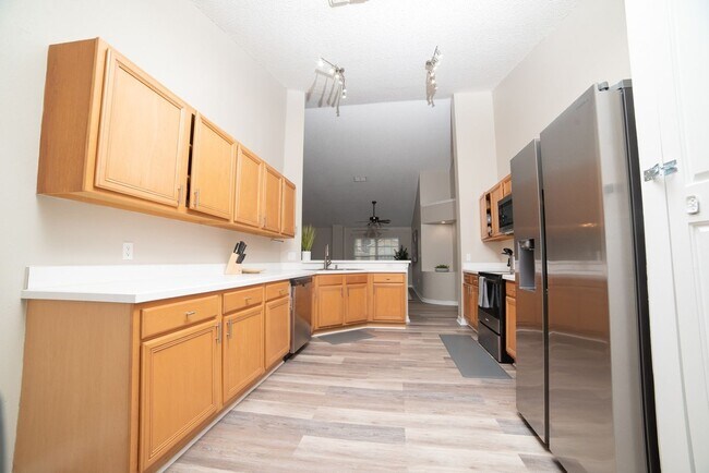 Foto del edificio - 7900 Canary Palm Ct