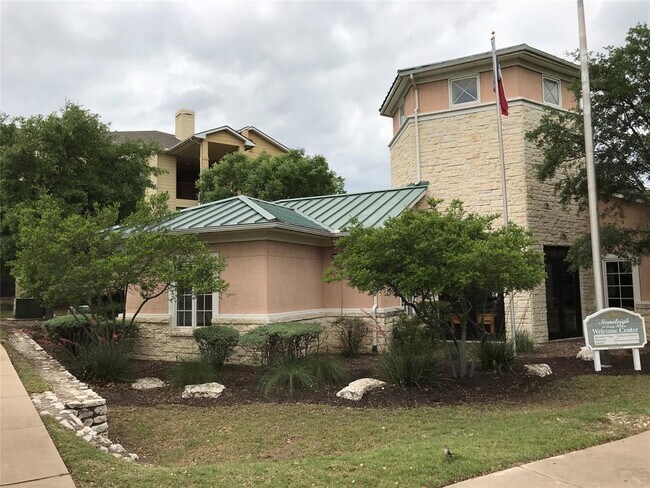 Foto del edificio - 2320 Gracy Farms Ln