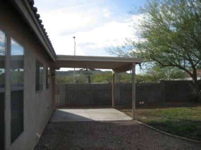 Building Photo - 3232 w cavedale