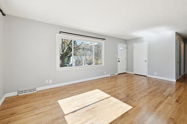 Building Photo - Corner-Lot Benson Home with Finished Lower...