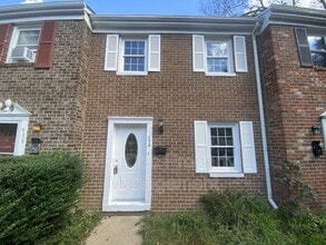 Building Photo - 534 Olde Greenwich Cir