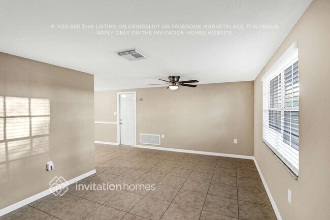 Building Photo - 9900 Lakeside Ln