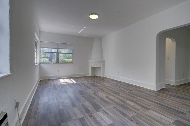 Building Photo - 1557 Meridian Ave