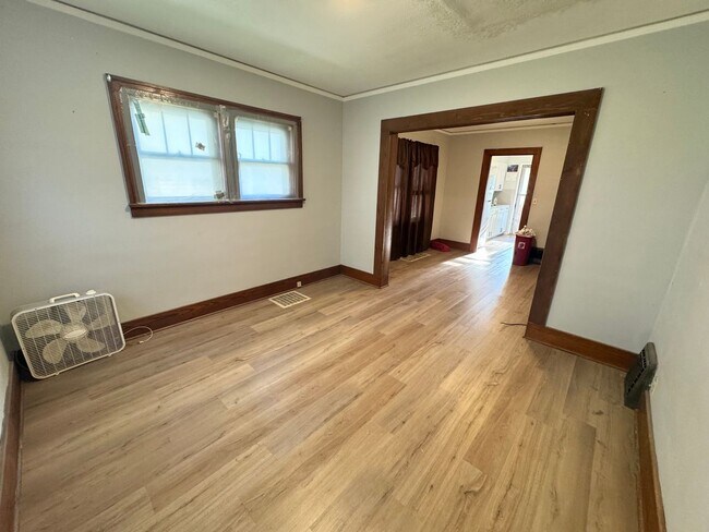 Foto del edificio - 2 bedroom 1 bathroom house for rent