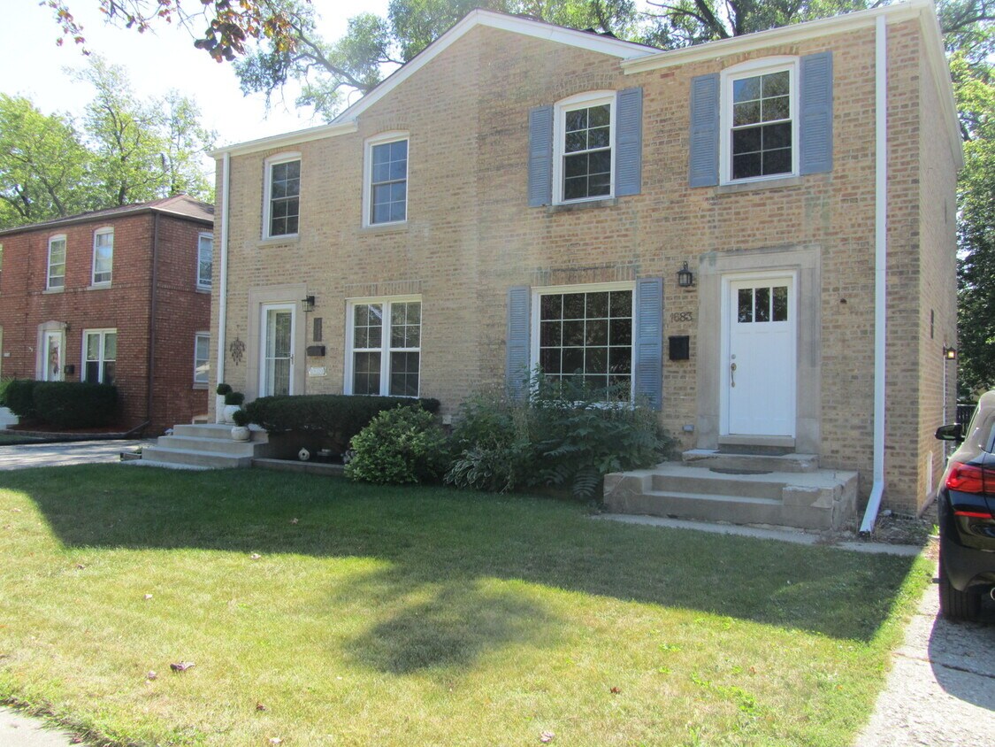 1683 Stockton Ave, Des Plaines, IL 60018 Townhouse for Rent in Des