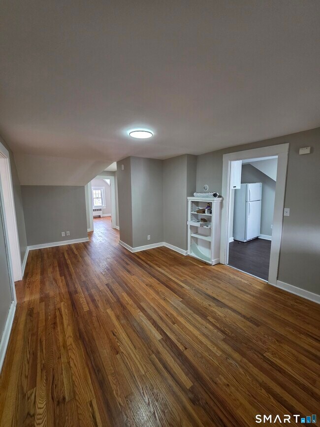 Foto del edificio - 396 W Main St