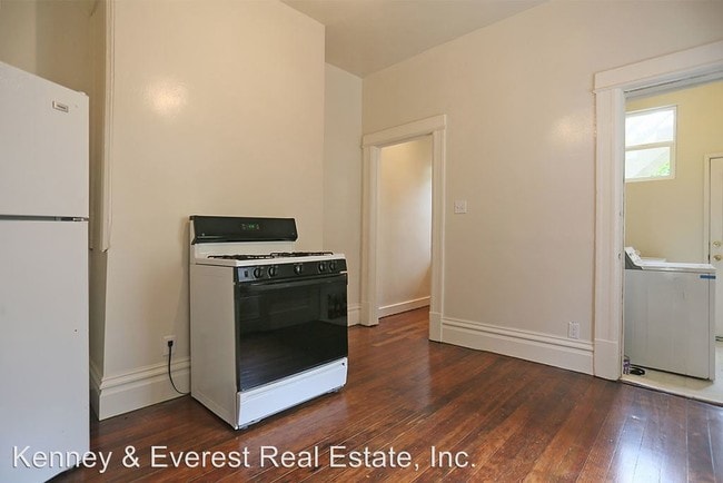 Building Photo - 3 br, 1 bath Apartment - 164A 5th Avenue