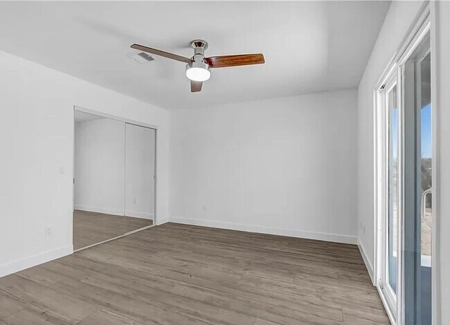 Foto del edificio - $200 MOVE IN SPECIAL! Newly Remodeled 3 be...