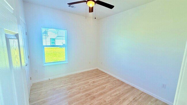 Foto del edificio - 7018-5914 02